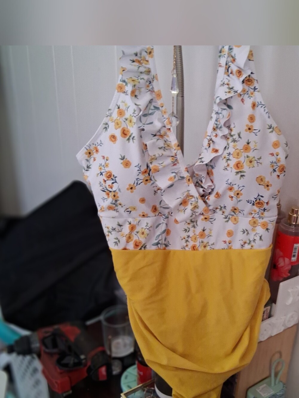 Floral Ruffle V‑Neck Swimsuit Top – Women’s 1X Yellow Floral Swimwear (Like New)